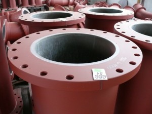 Fixed flanges of piping components